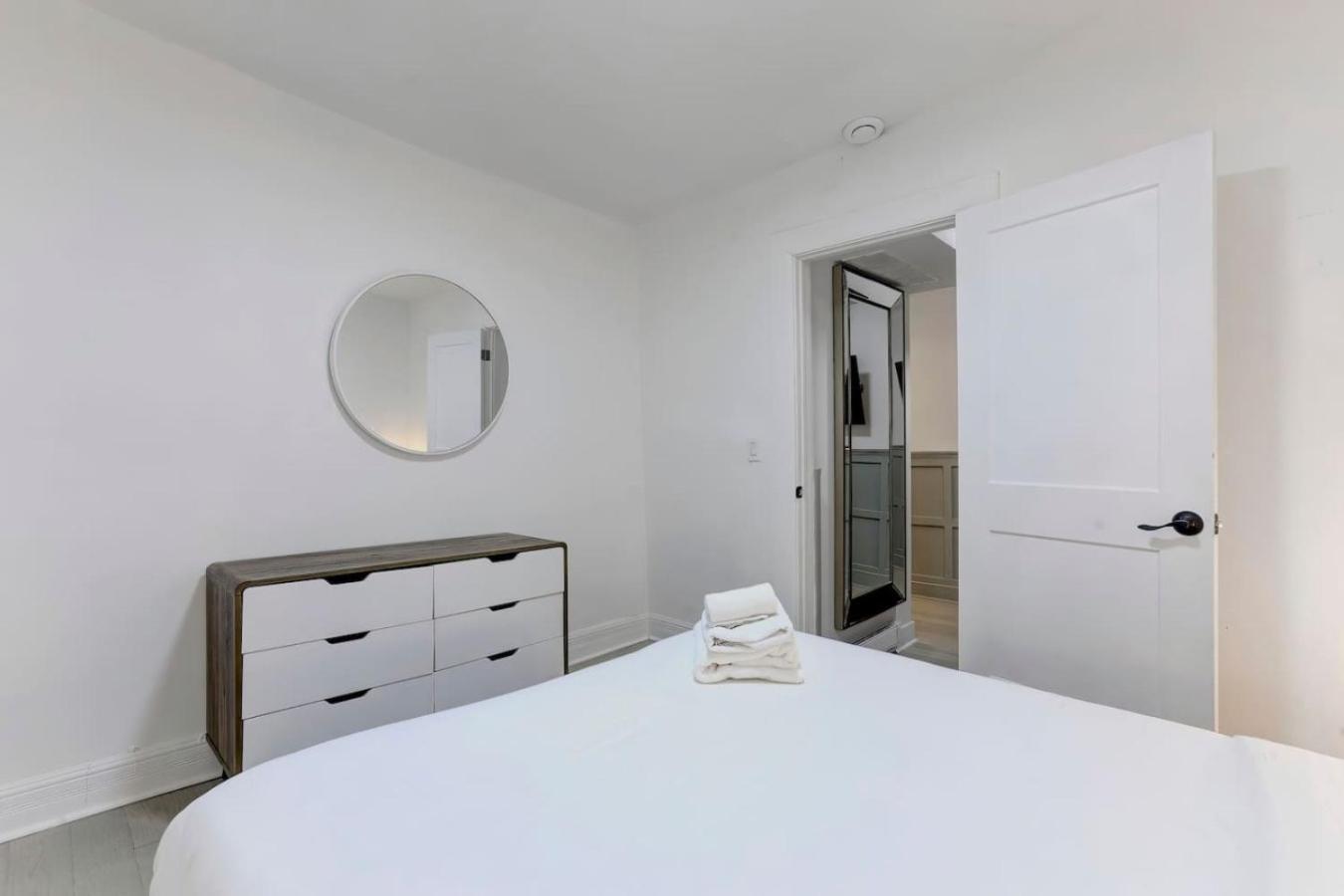Artful 3br In Village Zp0