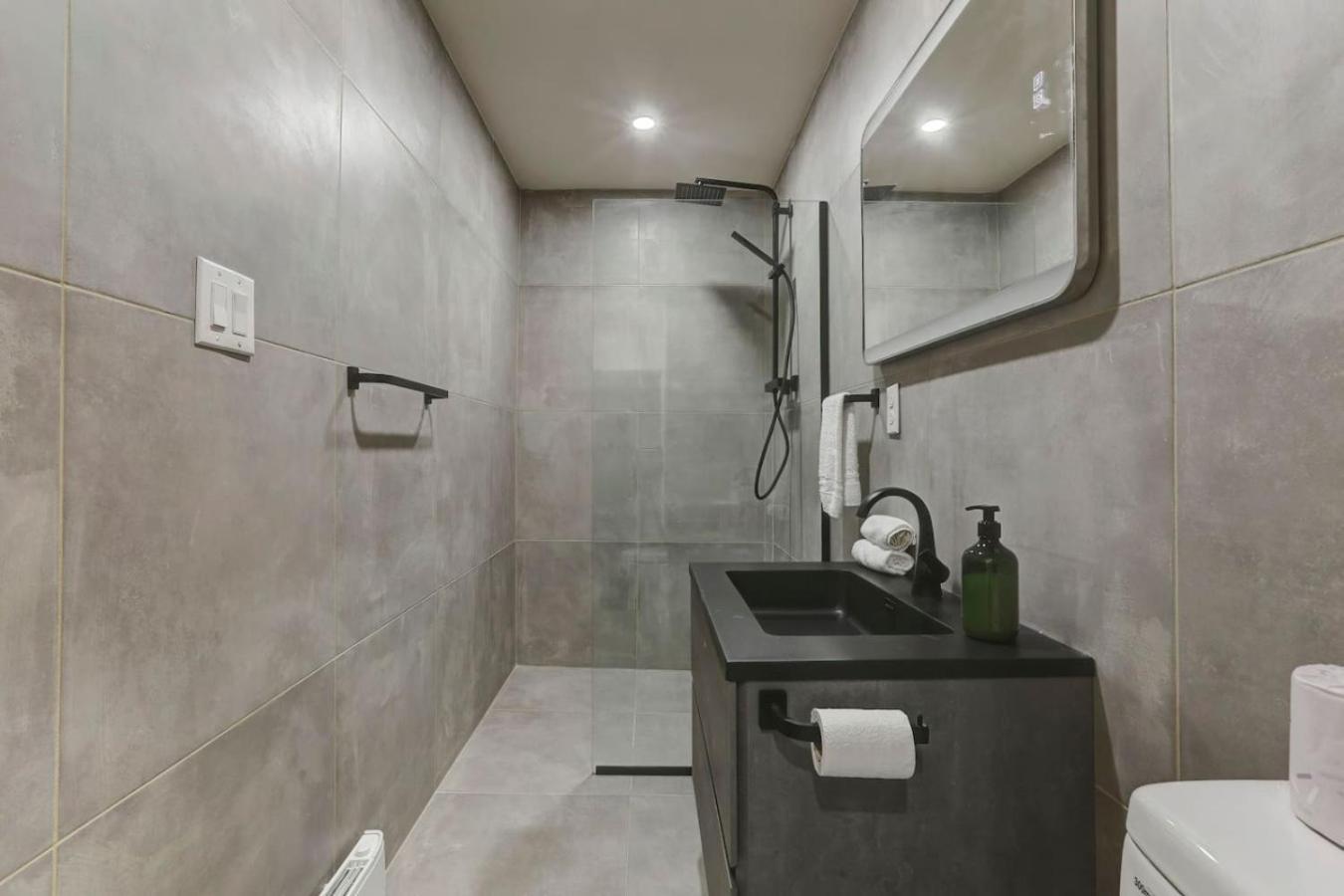 Artful 3br In Village Zp0 Montreal